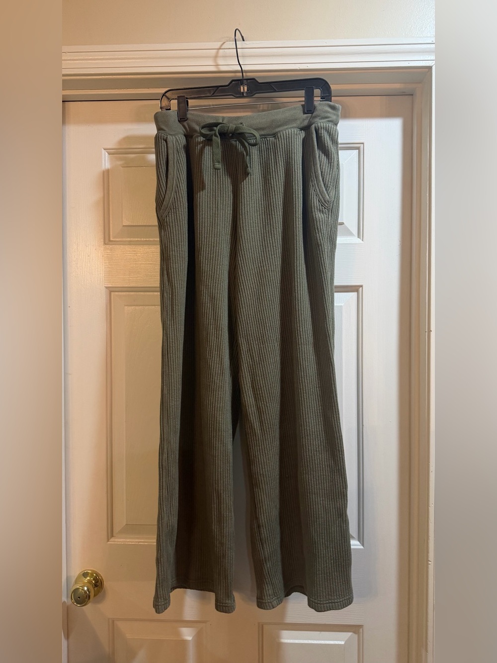 Aerie Ribbed Olive Green Ribbed Drawstring Lounge Large Pants #comfy #cozy #fall